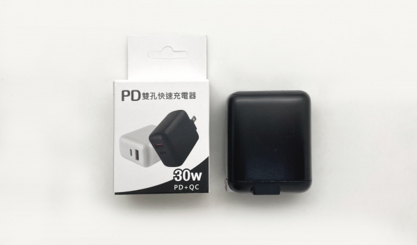 PD+QC 30W 快速充電器（型號：SA-C01）